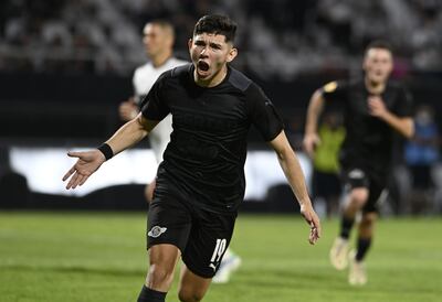 Julio Enciso festeja después de convertir de penal el tanto del triunfo de Libertad sobre Olimpia en Para Uno por la jornada 17 del torneo Clausura 2021.