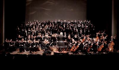 La OSCA, acompañada en escena por dos coros, interpretó el año pasado el poema sinfónico “María de la Paz”.