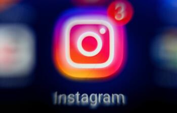 Logo de Instagram en la pantalla de un teléfono inteligente.