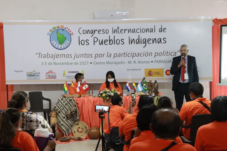 El senador Miguel Fulgencio Rodríguez, presidente de la Comisión de Pueblos Indígenas presentó la propuesta de Ley ante la Cámara de Senadores. 