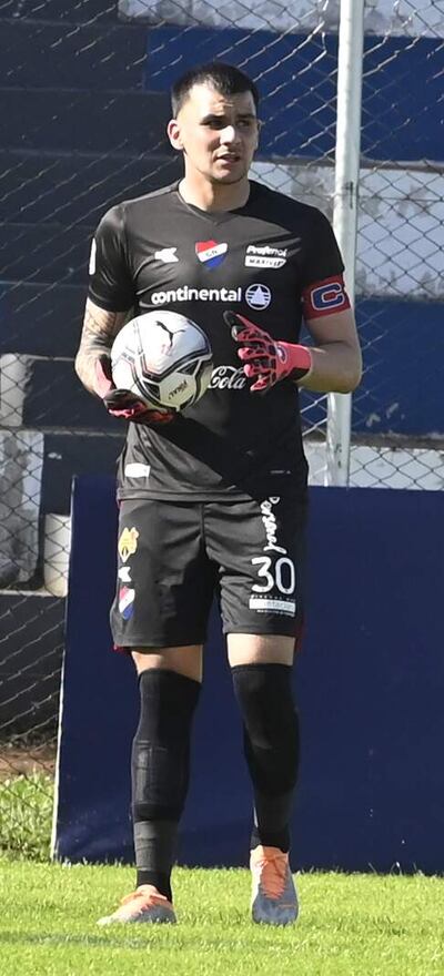 Santiago Gerardo Rojas López (26) jugó en la escuela de fútbol San Gerardo, Ampande, Tacuary, Colón de Ñemby y Nacional.