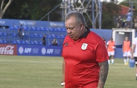 Robert Pereira Molina (54 años), primer técnico cesado de su cargo en el torneo Apertura.