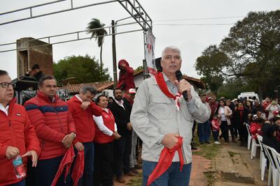 Arnaldo Wiens participa de acto político en Ayolas