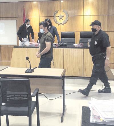 Héctor Eduardo Martínez Núñez llega a la sala para el juicio oral.