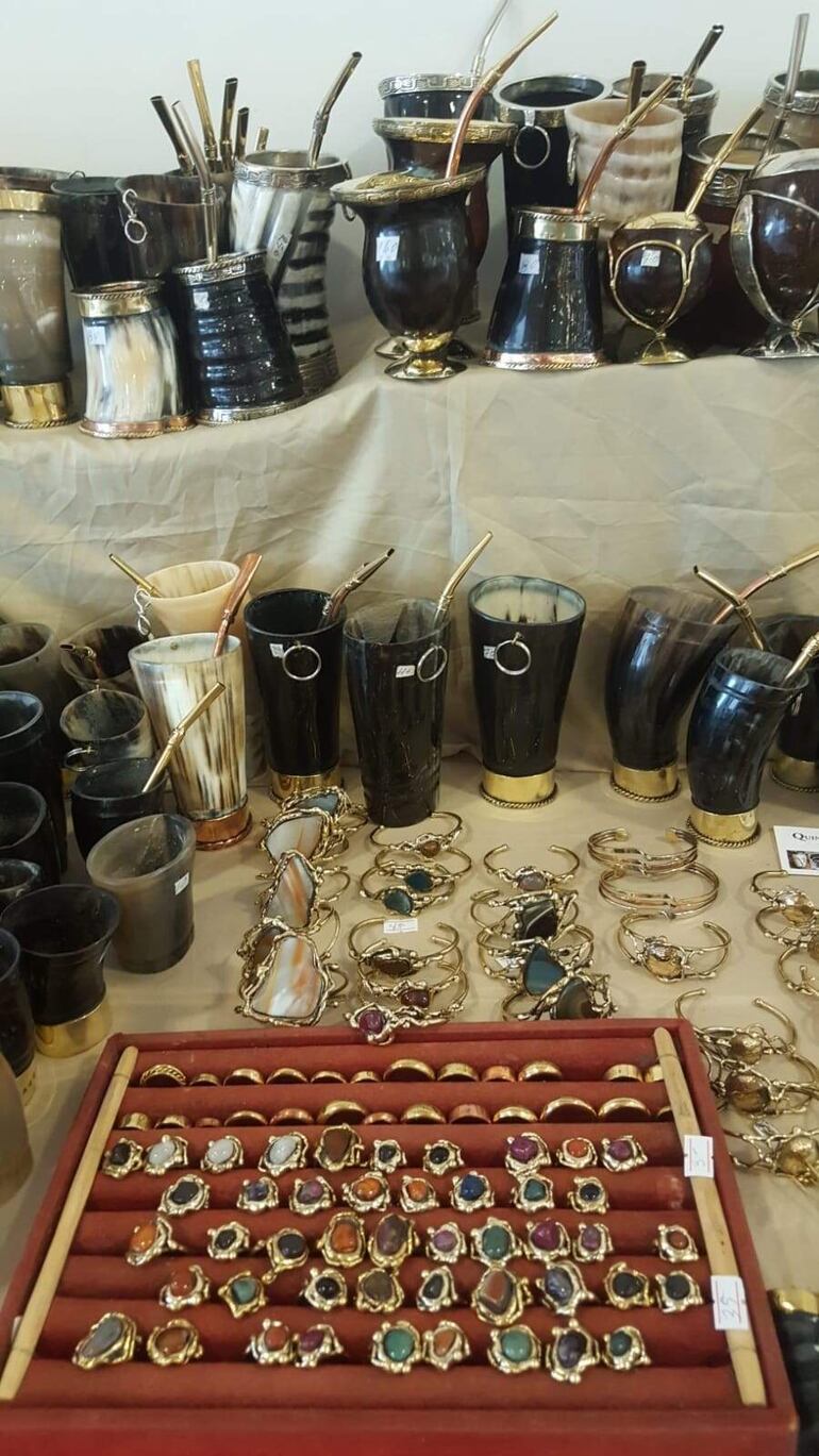 Desde Luque vendrán los artesanos y artesanas en platería y bronce a ofrecer su atractiva colección.