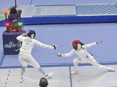 Parte del duelo entre Paraguay y Chile en la Tabla 8 de Espada equipos femenina en los Juegos Suramericanos.