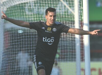 Néstor Camacho en el festejo de su gol número cien.
