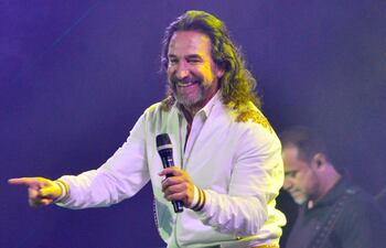 Marco Antonio Solís. “El Buki mayor” pusó a bailar los 15.000 asistentes con sus temás más movidos.