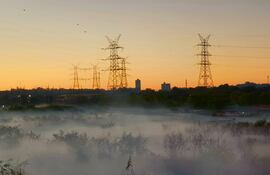 Niebla mañanera en la Costanera de Asunción.