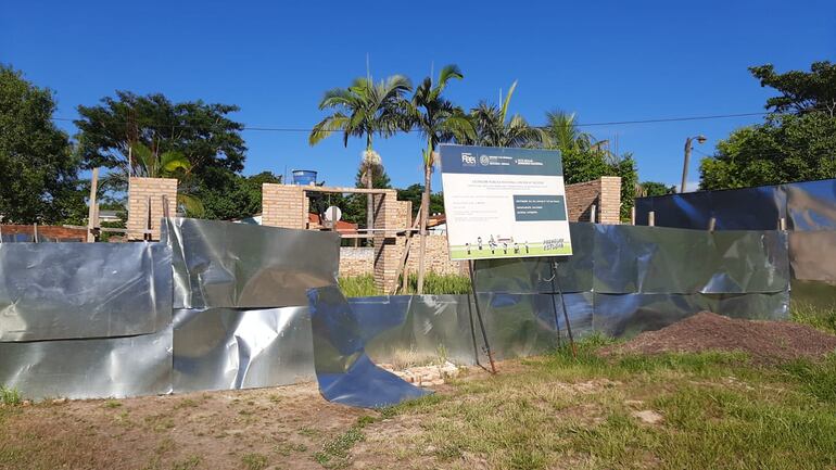 En la escuela infantil San Ramón de Puerto Antequera quedó abandonada la obra, incluso dejaron deudas a humildes albañiles