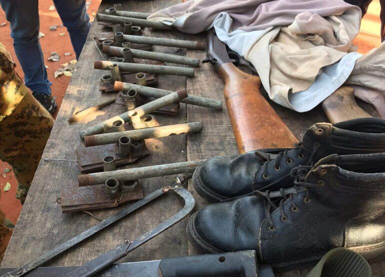 Evidencias incautadas durante el procedimiento fiscal- policial en la colonia Arroyo Moroti.