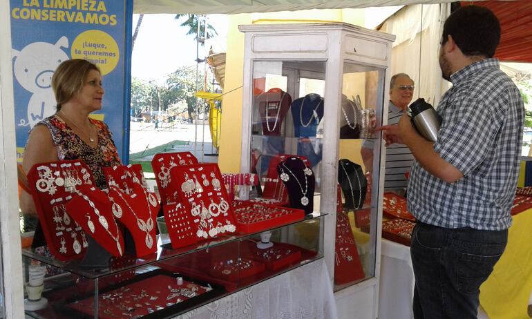 Feria artesanal en Luque y Areguá