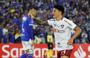 Germán Cano celebra su gol, que sirvió para la victoria 2-1 de Fluminense en su visita a Millonarios.