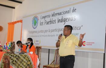 El Prof. Dionicio Gómez, Indígena Avá Guaraní, Coordinador de la Mesa de Articulación Indígena en Paraguay, integrante de la conducción de la Articulación Nacional por una Vida Digna que aglutina 20 organizaciones, en el congreso expuso sobre “Coyuntura actual de los Pueblos Indígenas en Paraguay”.