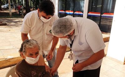 Se insta a registrar a los adultos mayores para recibir la vacuna.