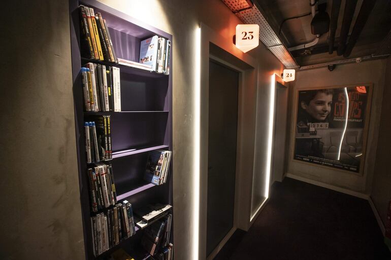 Los pasillos y hasta los códigos telefónicos guardan relación con el séptimo arte.