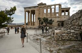 Más de 3,5 millones de personas visitaron la Acrópolis en 2019, antes de la pandemia.