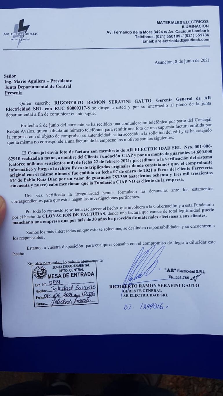 Concejales levantan sesión.