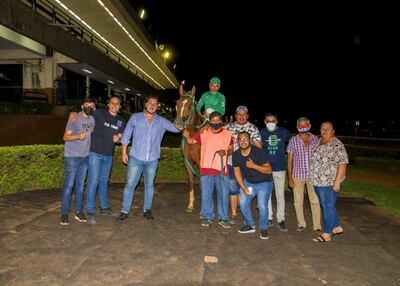Tronador del stud R.L.A. bajó del pedestal a la descartada Justina, en la última suelta del domingo.