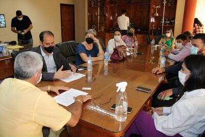 La comitiva brasileño estuvo en la municipalidad de Hernandarias participando de una reunión.