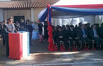 El comisario general inspector Benicio Ramírez Sánchez, titular de la Dirección de Policía en Alto Paraná, durante el acto protocolar.