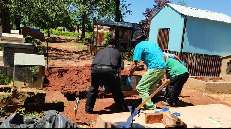 La fiscalía ordenó el entierro del cuerpo del miembro del EPP.