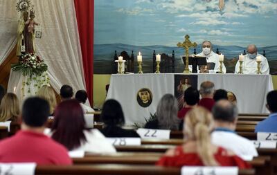 Apenas recuperado del covid, el padre Ángel Arévalos ofició ayer la misa de las 09:00 por el Día de la Misericordia.