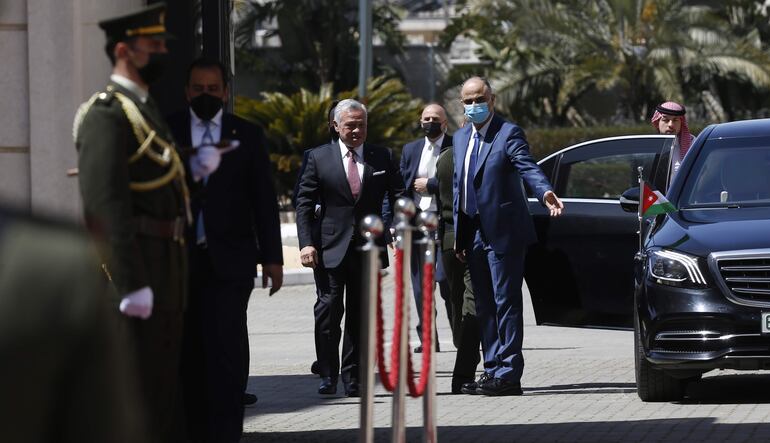El rey Abdullah II de Jordania llega a los territorios palestinos. 