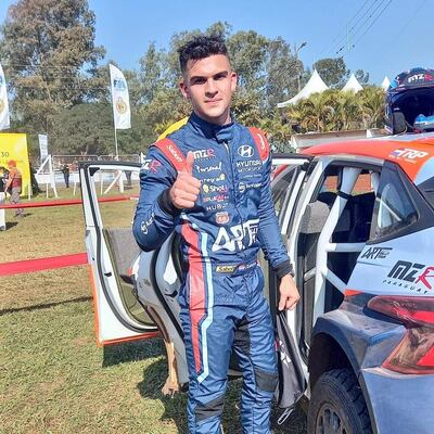 Pulgar arriba de Fau Zaldívar al Hyundai i20 N Rally2, que le convierte en poleman.