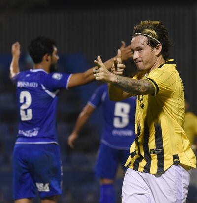 El “Queso” Fernando Fernández apuntando su conquista que valió para el triunfo de Guaraní sobre Sol de América por 2-1.