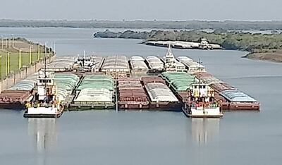 La Central Hidroeléctrica Itaipú aumentó desde la semana pasada la producción de energía para garantizar, de esa manera, el mayor flujo de agua y permitir así la navegabilidad del río Paraná.