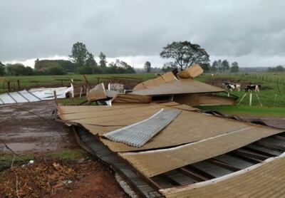 La tormenta causó serios daños, como al tambo ganadero de Waine Hildebrand Funk en el distrito de Juan Eulogio Estigarribia.