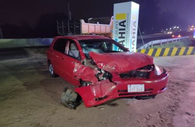 El camión sufrió un desperfecto en plena ruta y ocasionó un choque aparatoso, quedando de esta manera el otro vehiculo involucrado.