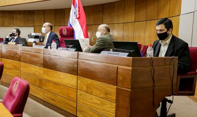 Óscar Salomón (ANR, Añetete) presidió la reunión desde la sala de sesiones. La reunión se desarrolló de manera virtual para  el resto de los senadores.