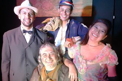 Cuatro actores personifican a los personajes de “Oparire Guerra Guasu”, en Radio Nacional.