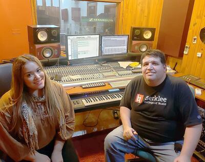 La cantante Cielito Fernández junto al productor musical Sergio Cuquejo.