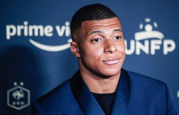 Kylian Mbappé, 23 años, debe decidir entre Paris SG o Real Madrid.