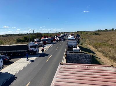 Transportistas recrudecen media de fuerza en Ñeembucú.