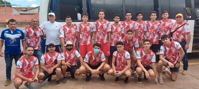 Plantel U20 de Concepción, que ayer debutó contra Ovetense en el certamen nacional que se disputa en Pilar.