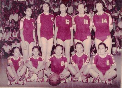 Plantel femenino de Félix Pérez Cardozo múltiple campeón de los años 70 y 80.
