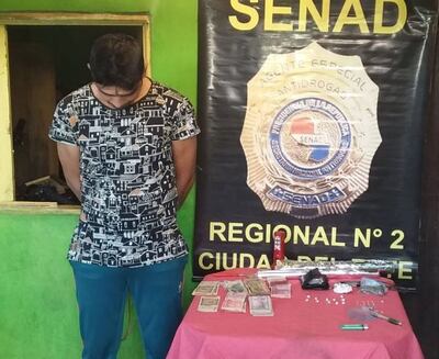 El detenido y las evidencias fueron trasladados a la base de la Senad.