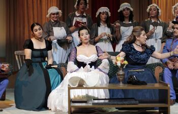 Pararse sobre las tablas para desplegar talento y pasión es lo que motiva a los jóvenes actores. Camila Rivas (26) se ve como una gran actriz en el futuro e insta a los que sueñan con brillar en el mundo artístico a sacrificarse cada día por hacer lo que les gusta.