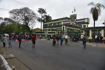 Indígenas cerrando la avenida Artigas