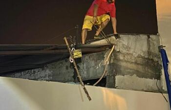 Óscar Omar Genez Bogado subió hasta el techo de su vecino y terminó detenido.