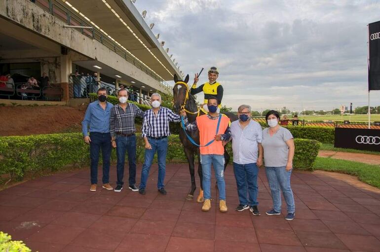 Los allegados al stud El Legendario recibieron a Irresistible.