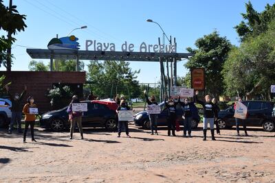 La organización "Salvemos al Lago" realizó una minga ambiental ayer jueves. Exigen a la Municipalidad impulsar acciones a favor de la lucha