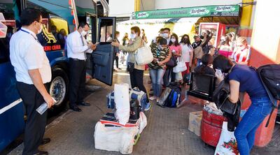Aunque en menor medida, al menos 20.000 personas viajaron ayer al interior desde la Terminal de Ómnibus.
