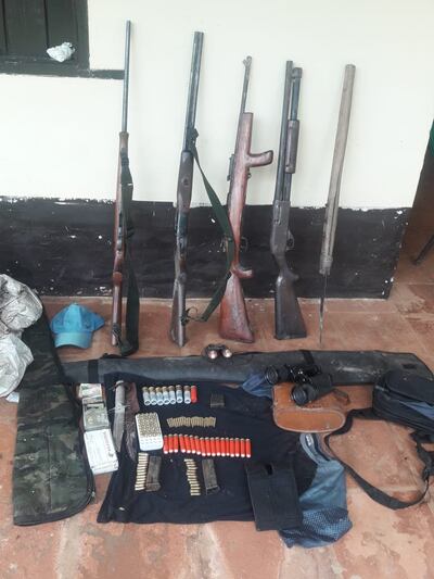 Los delincuentes que perpetraron el asalto portaban armas largas, según comentó el padre de la víctima. (Foto ilustrativa).