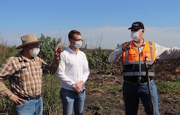 El ministro _Arnoldo Wiens recorrió varias obras ejecutadas en Central durante el fin de semana, entre ellas la circunvalación a la ciudad de Limpio..