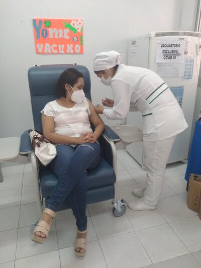 Funcionarios de blanco recibieron inmunización en Ayolas.